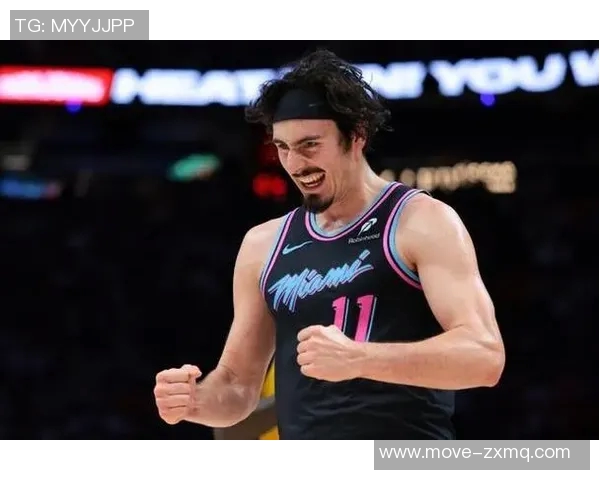 哈克斯替补登场26分钟高效表现14投9中斩获21分3篮板2助攻